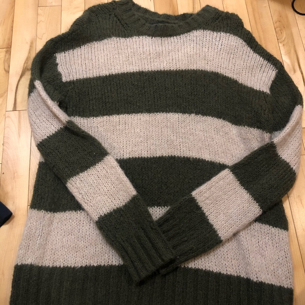 American eagle green sweater